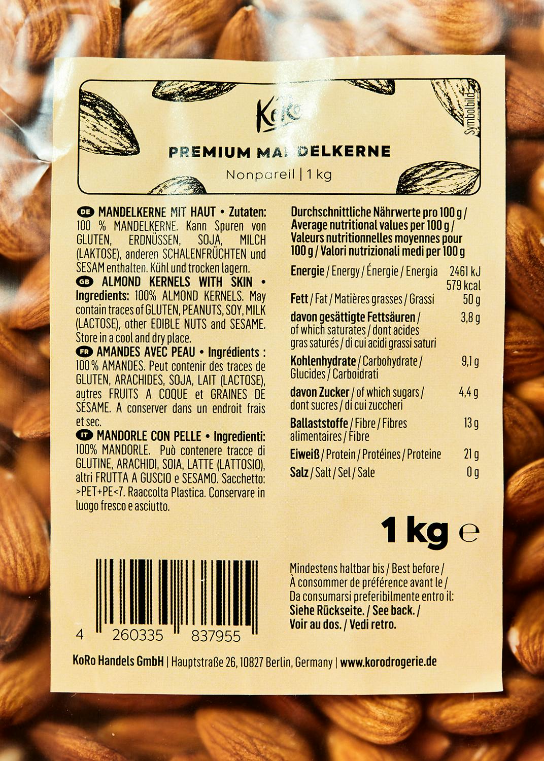 die Rückseite eines Pakets mit Mandelkernen